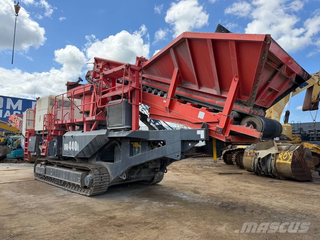 Sandvik UH 440 i Trituradoras móviles