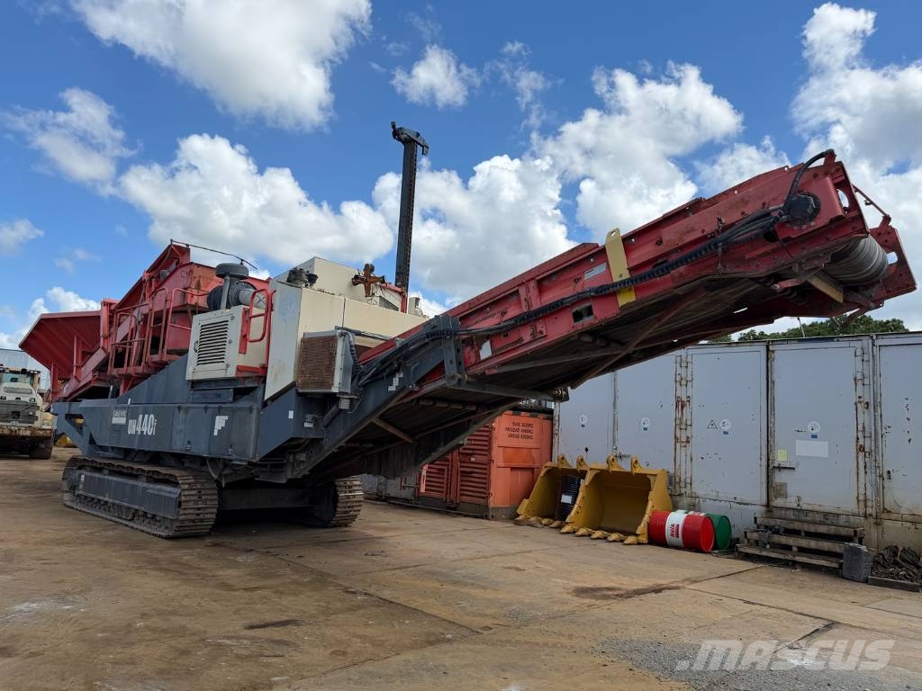 Sandvik UH 440 i Trituradoras móviles