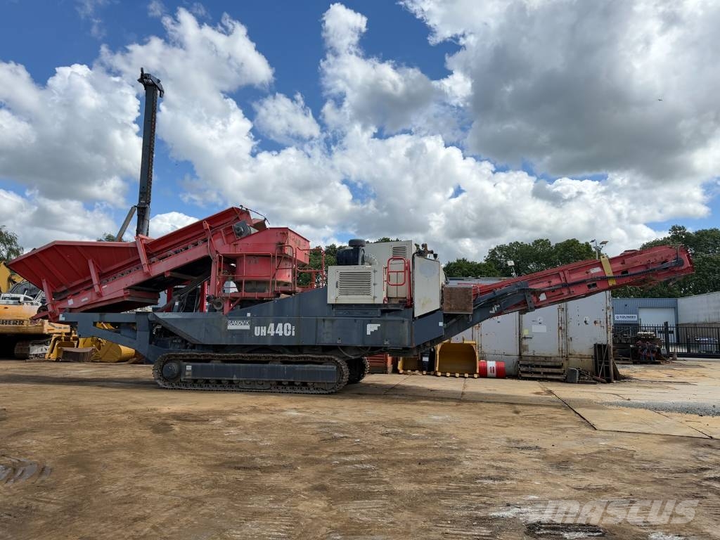 Sandvik UH 440 i Trituradoras móviles