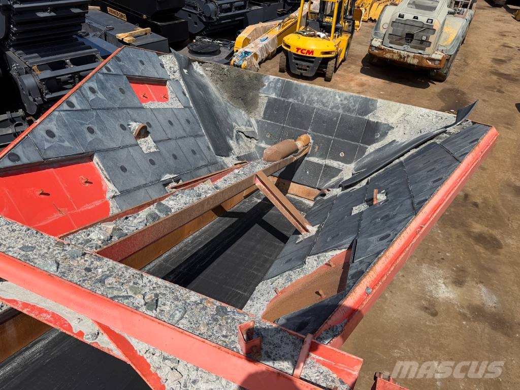 Sandvik UH 440 i Trituradoras móviles