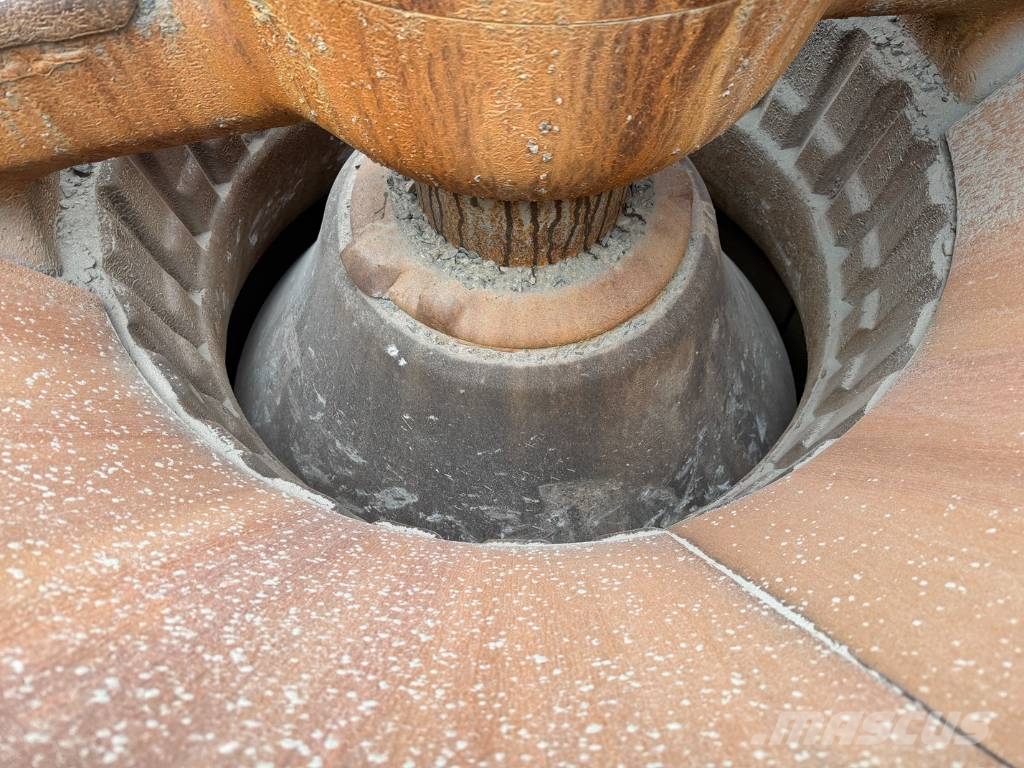 Sandvik UH 440 i Trituradoras móviles