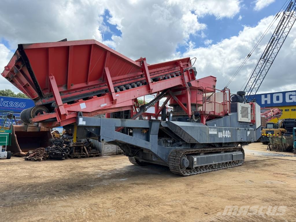 Sandvik UH 440 i Trituradoras móviles