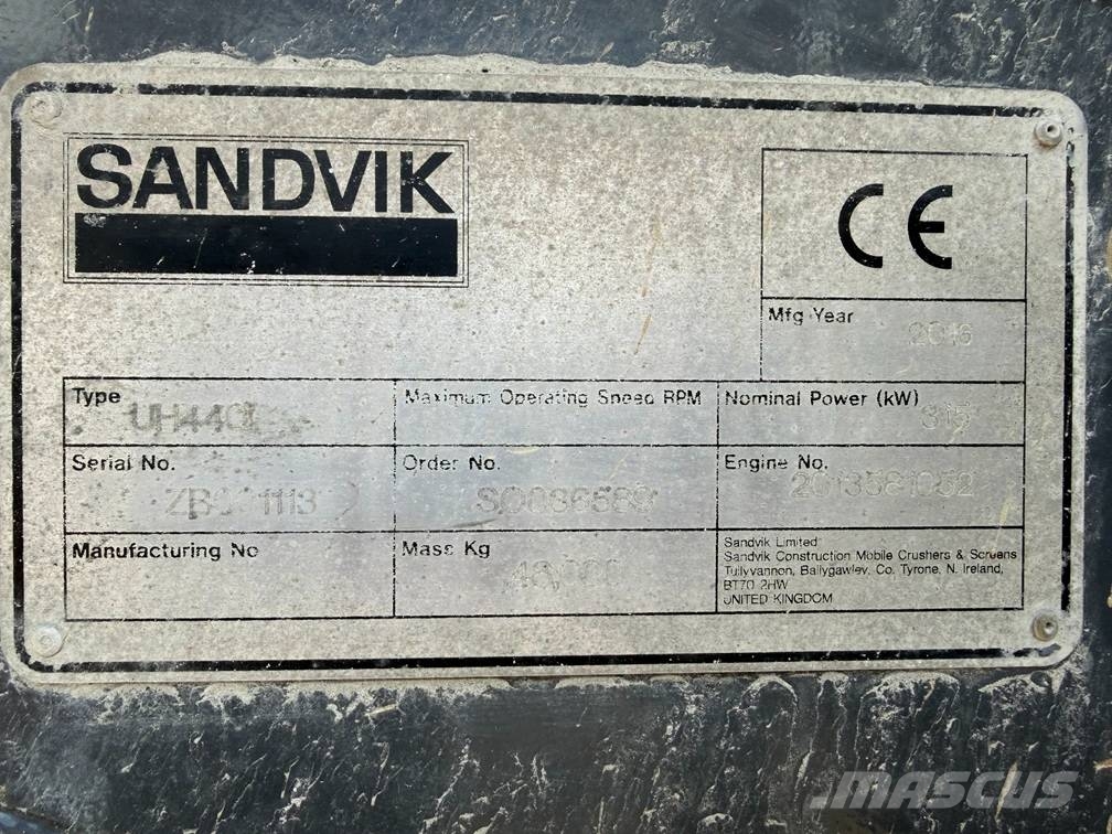 Sandvik UH 440 i Trituradoras móviles
