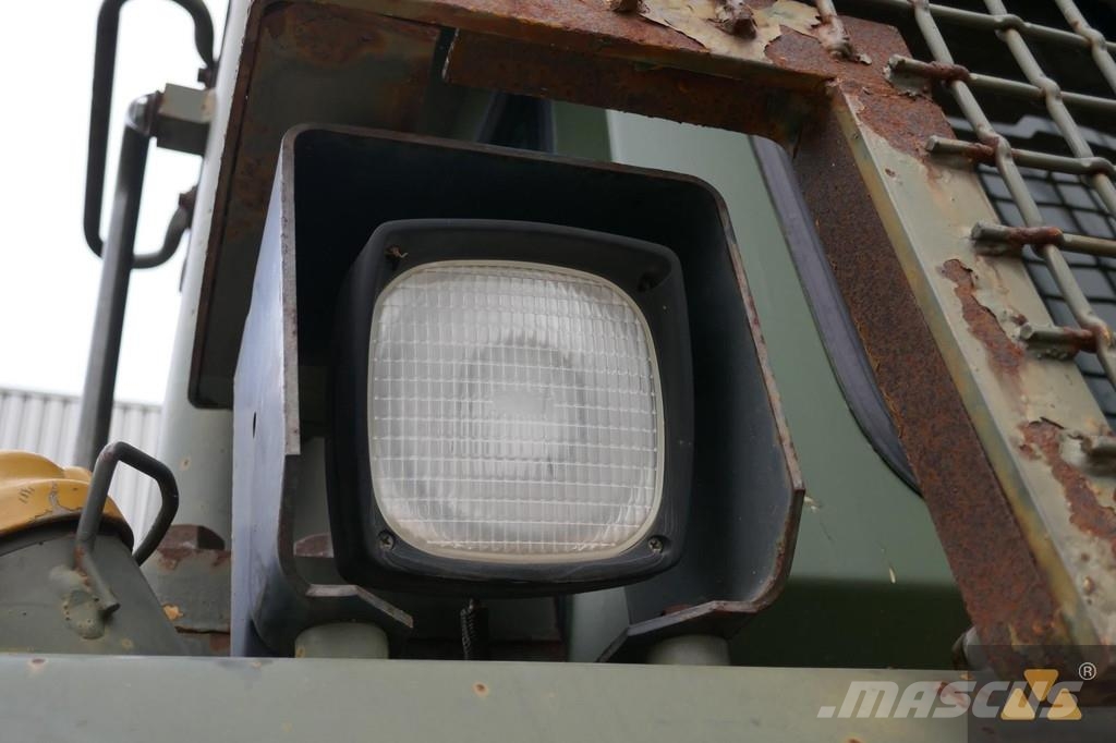 CAT D7H II Ex-army lánctalpas dózerek