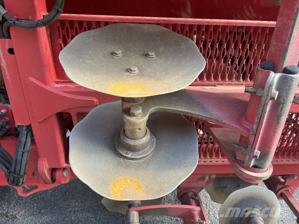 Horsch Pronto 6 DC مثاقيب مدمجة