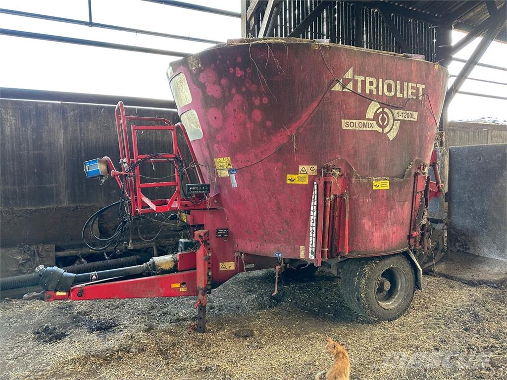 Trioliet Solomix 1 1200 Feeders