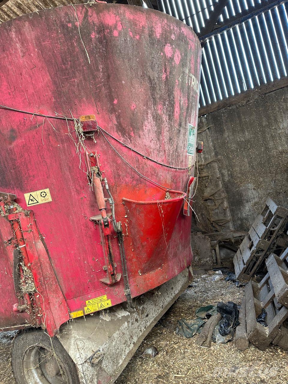 Trioliet Solomix 1 1200 Feeders