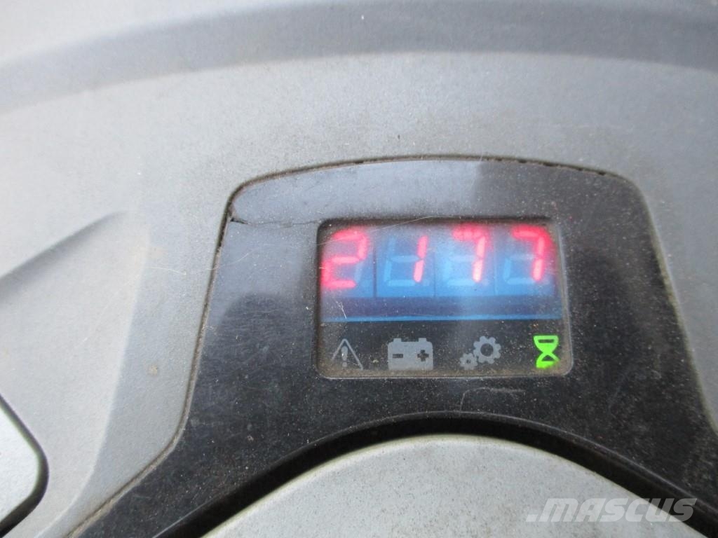 Toyota LPE250 Vezetőállásos alacsony emelőkocsi
