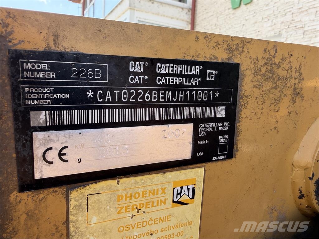CAT Iný model VIN 001 Voorladers en gravers