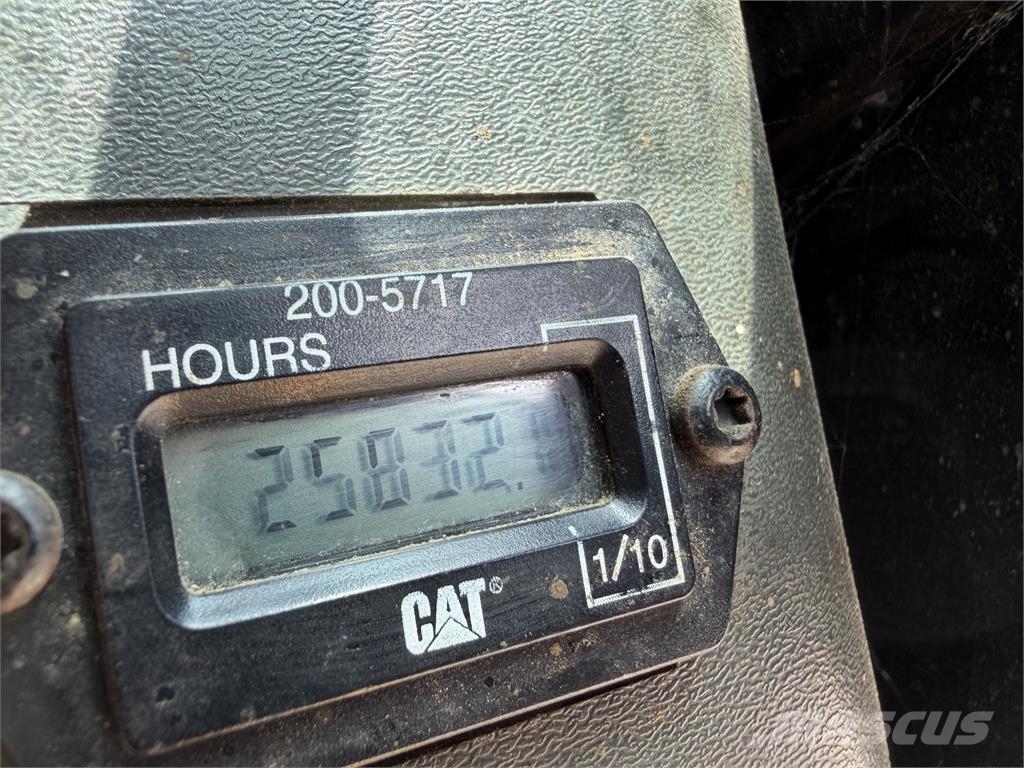 CAT Iný model VIN 001 Voorladers en gravers