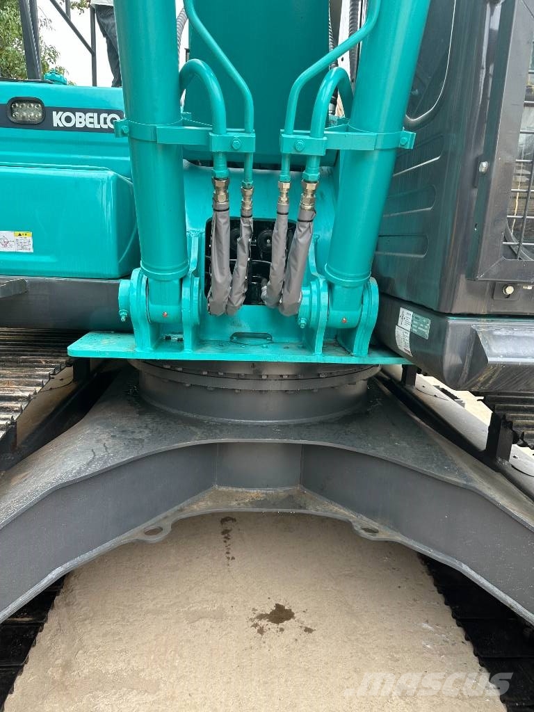 Kobelco SK200-8 حفارات زحافة