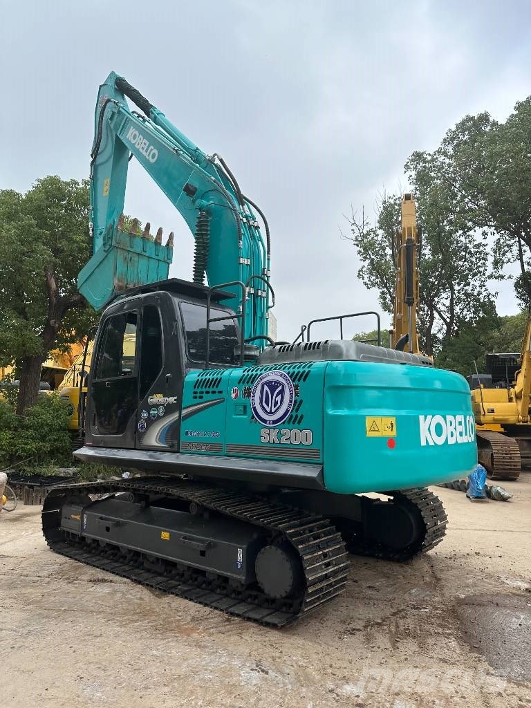 Kobelco SK200-8 حفارات زحافة