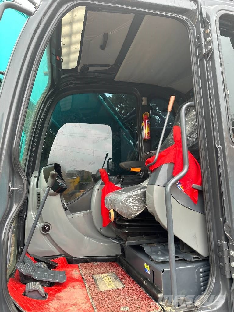 Kobelco SK200-8 حفارات زحافة