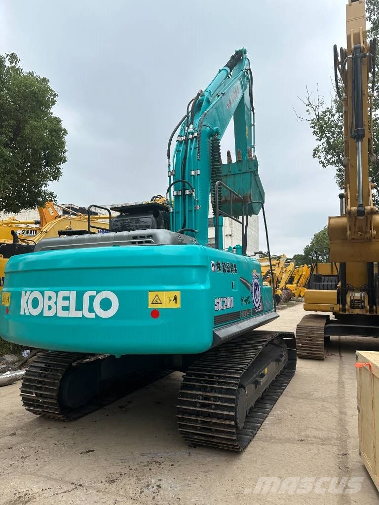 Kobelco SK200-8 حفارات زحافة