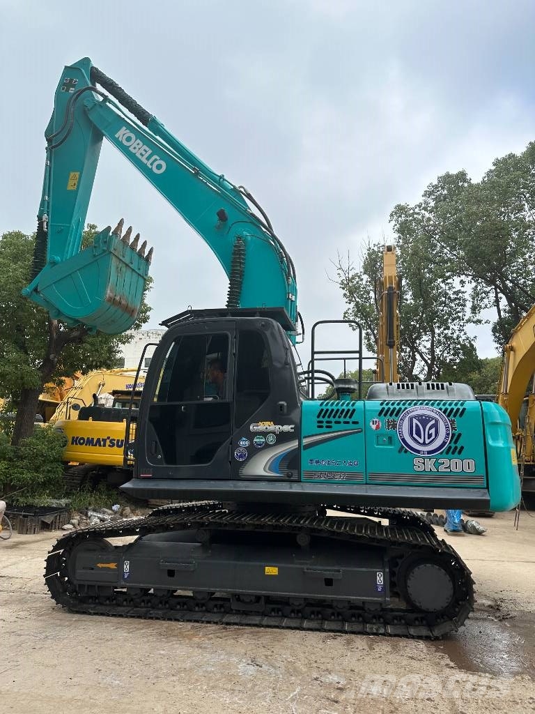 Kobelco SK200-8 حفارات زحافة