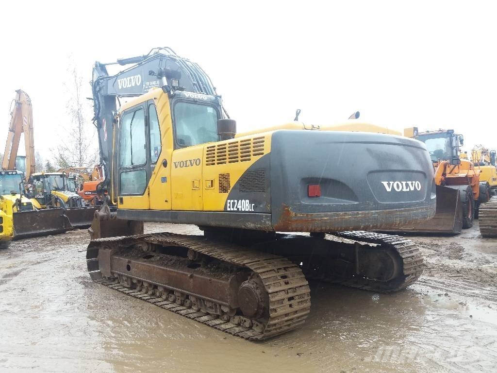 Volvo EC 240 B LC حفارات زحافة