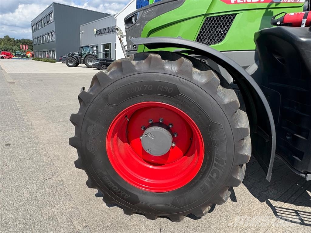 Fendt 728 Vario Profi Plus Gen 7 Traktory