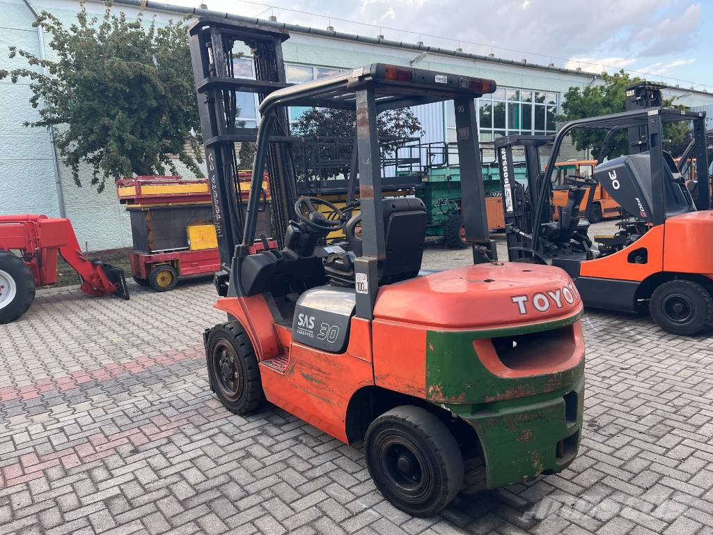 Toyota 5 FDF25 /02/ V-2251 OB Camiones diesel
