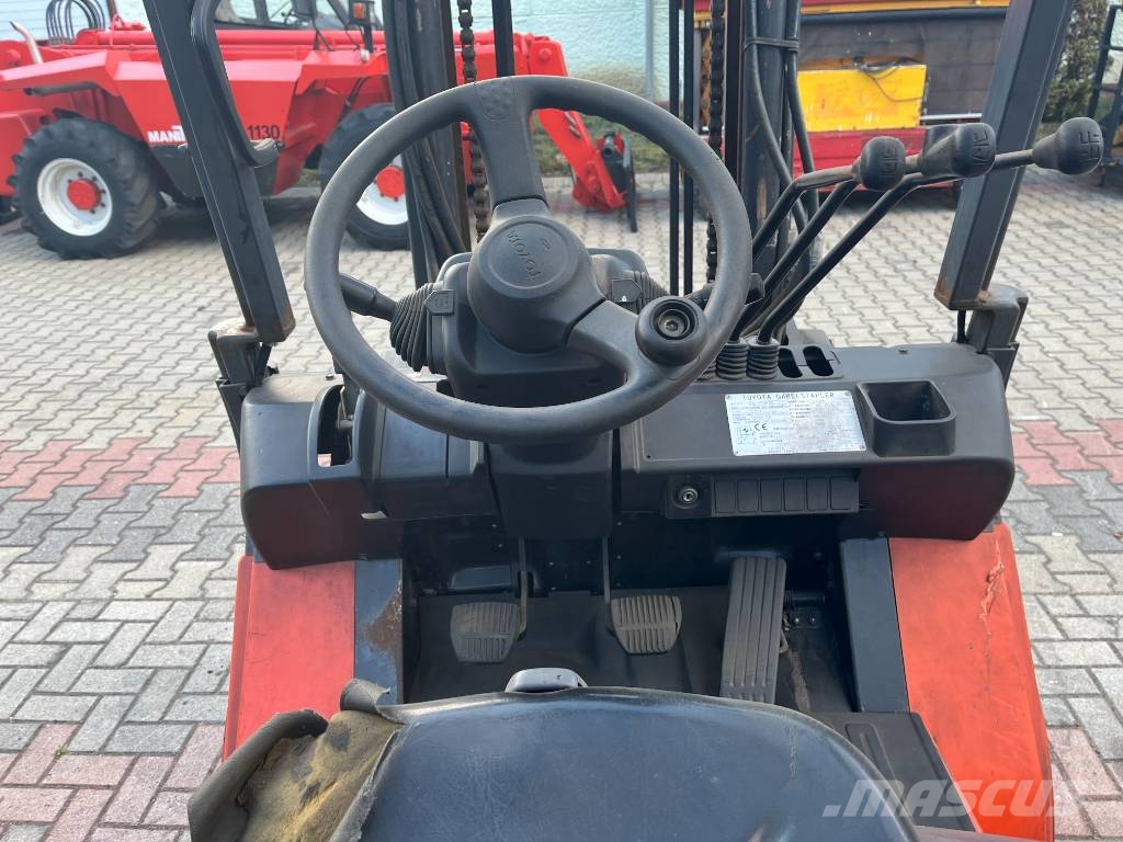 Toyota 5 FDF25 /02/ V-2251 OB Camiones diesel