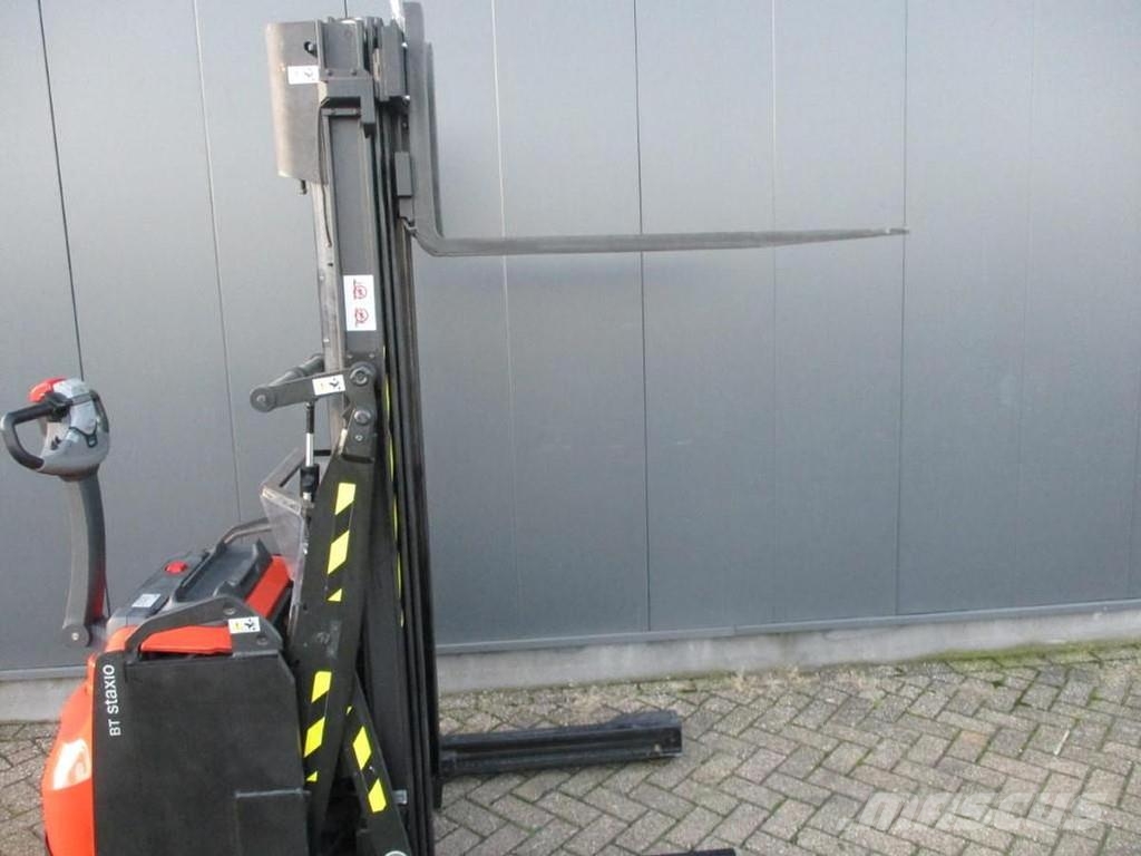 Toyota SWE120XR Lavansiirtotrukit