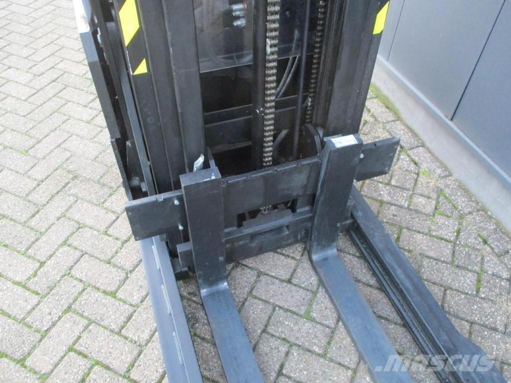 Toyota SWE120XR Lavansiirtotrukit