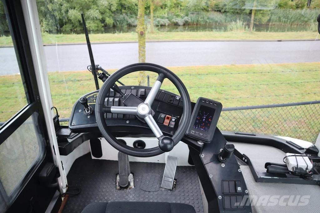 Mafi R332 | 4X4 | 32 TON | ROTATING SEAT Terminal tractors
