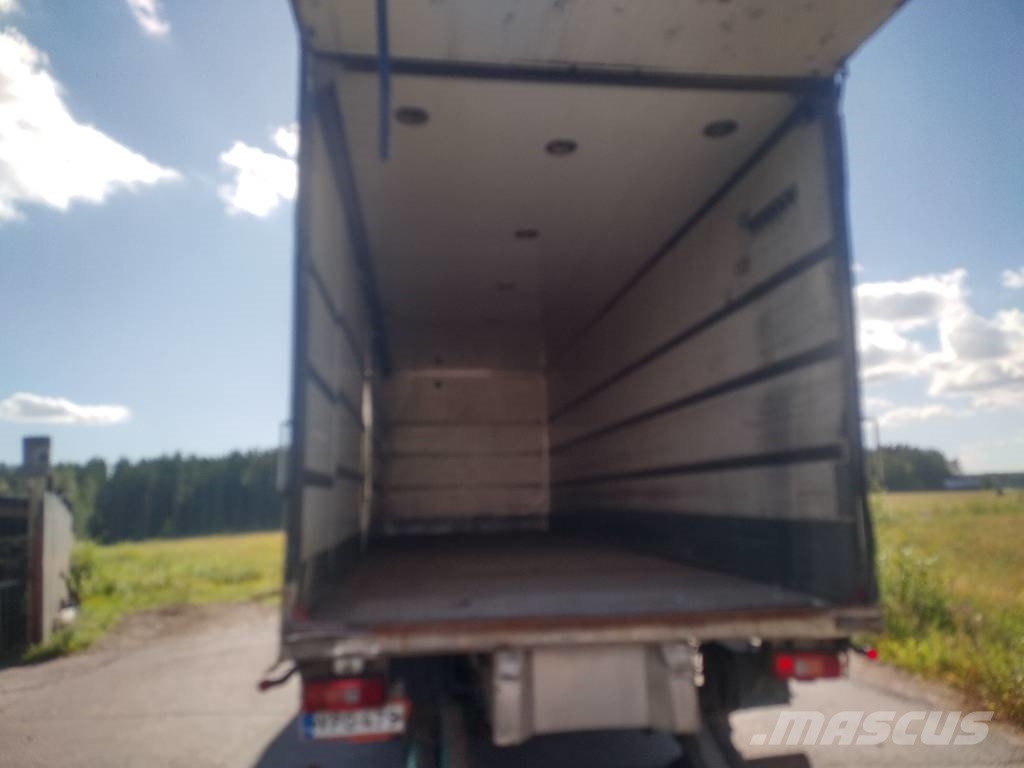 Volvo FM9 4x2 8,40m pitkä kylkiaukeava kori Camiones caja cerrada