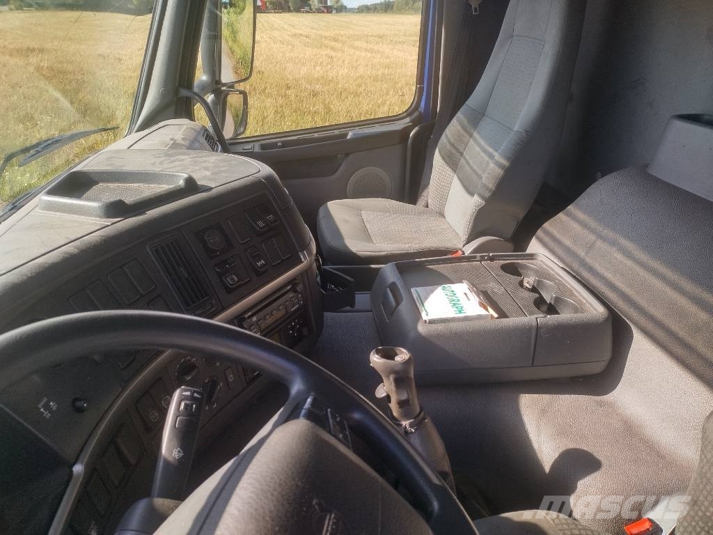 Volvo FM9 4x2 8,40m pitkä kylkiaukeava kori Camiones caja cerrada
