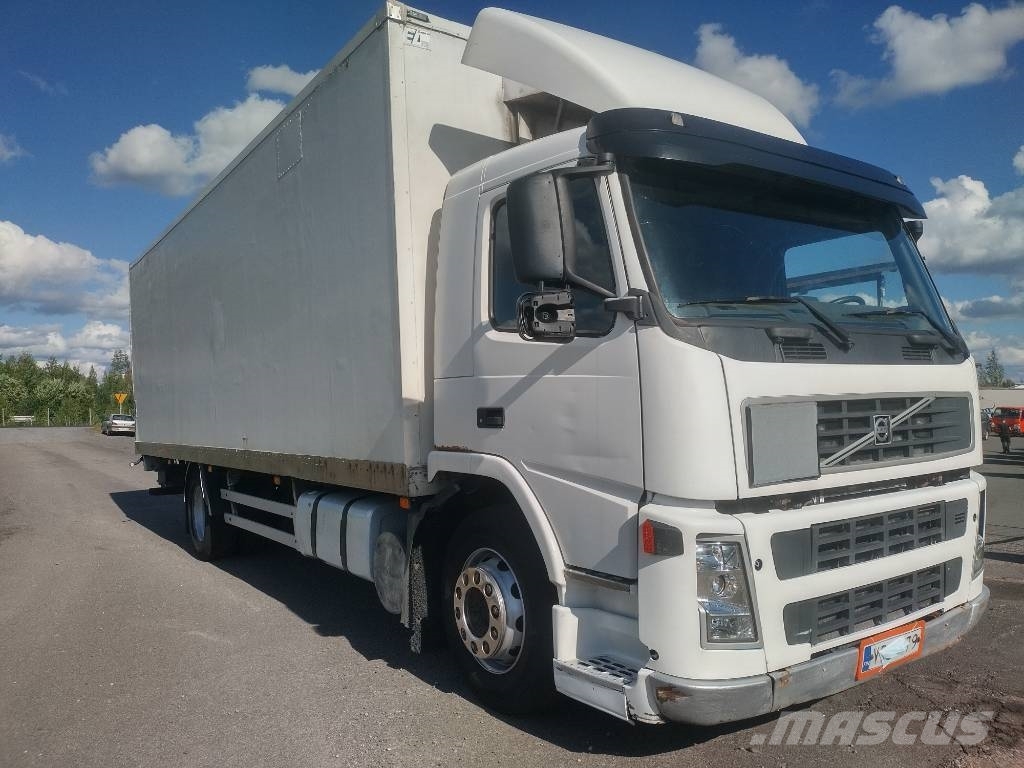 Volvo FM9 4x2 8,40m pitkä kylkiaukeava kori Camiones caja cerrada