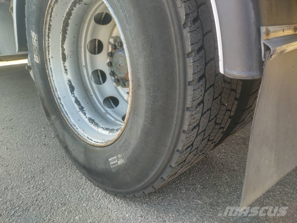 Volvo FM9 4x2 8,40m pitkä kylkiaukeava kori Camiones caja cerrada