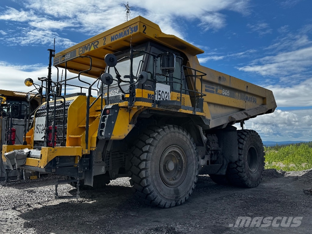 Komatsu 605-8 شاحنات المخلفات الصلبة