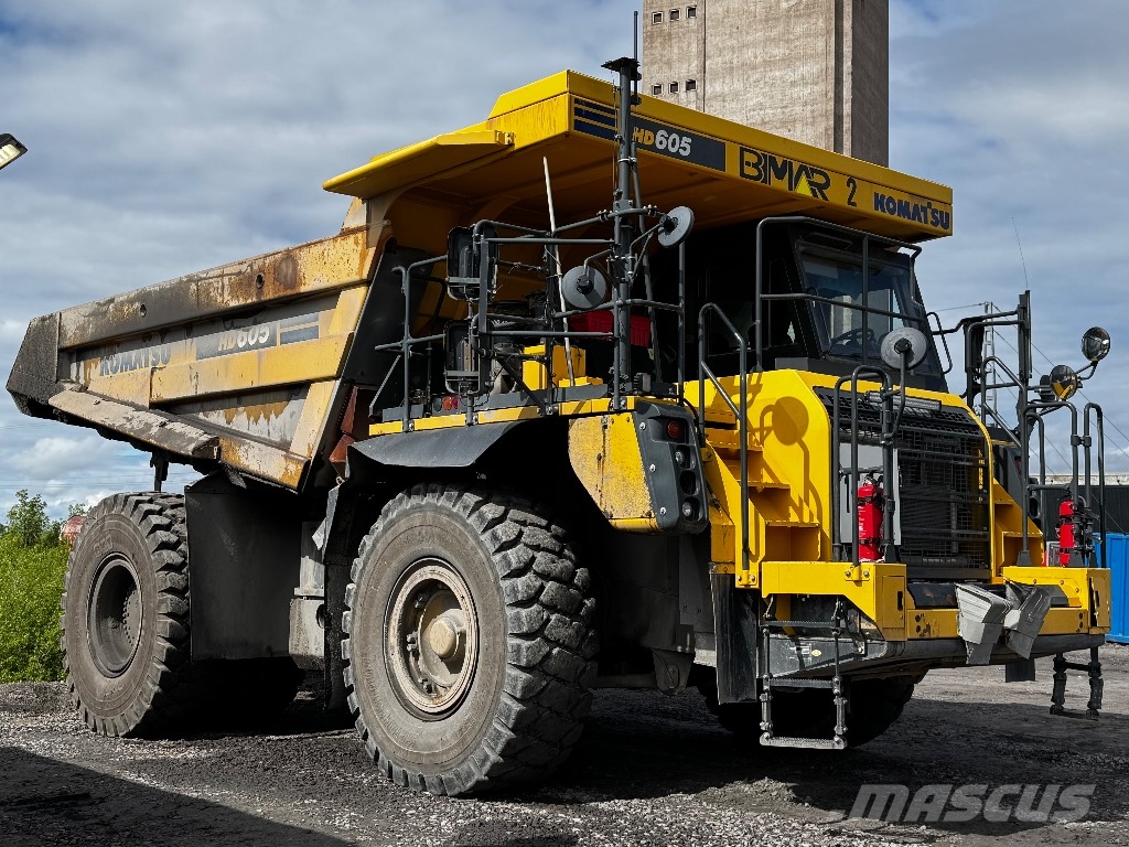 Komatsu 605-8 شاحنات المخلفات الصلبة
