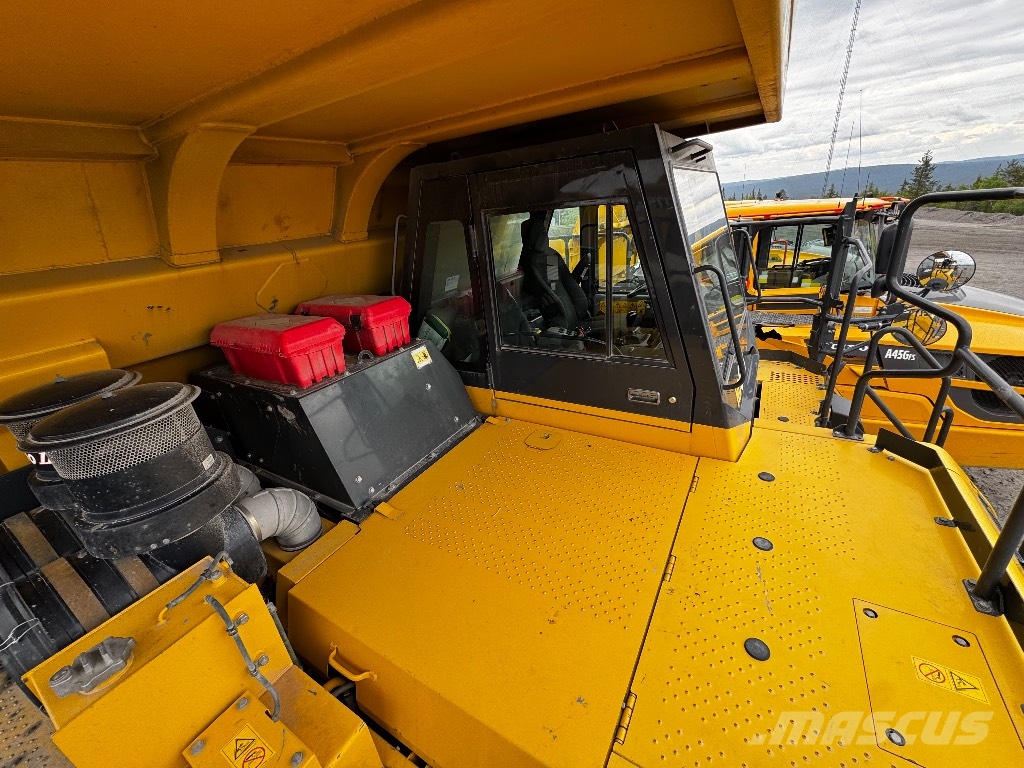 Komatsu 605-8 شاحنات المخلفات الصلبة