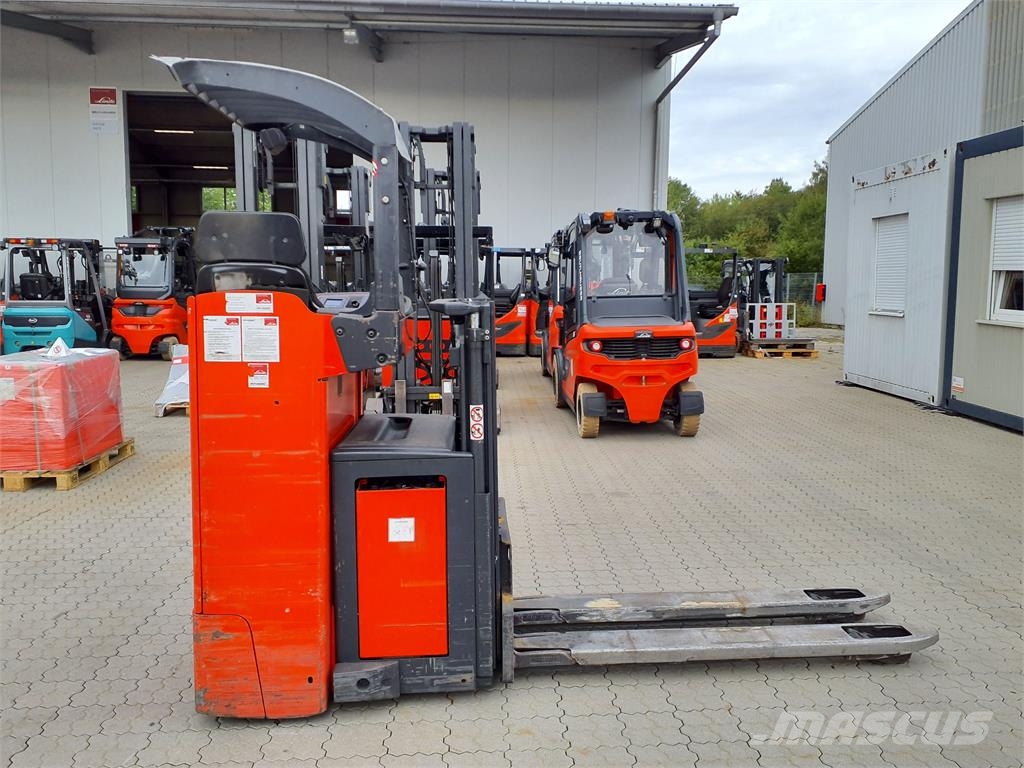 Linde D12RW شاحنات مناولة ذاتية الدفع