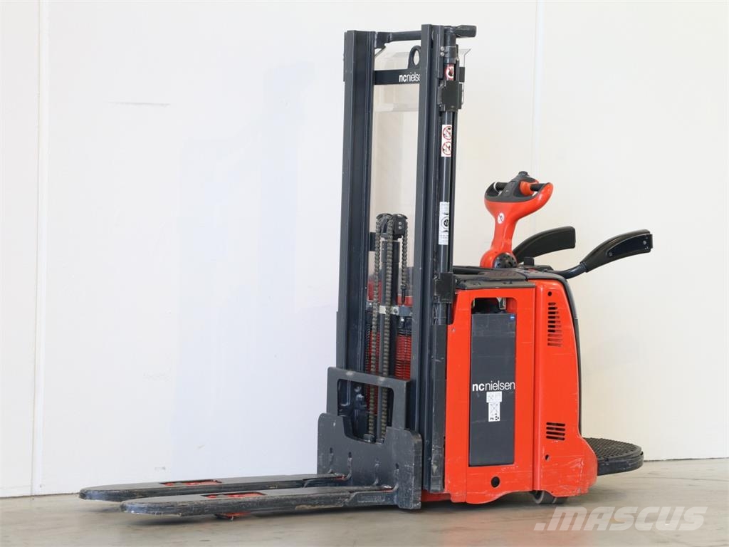 Linde L12AP/133-01 Παλετοφόρα πεζού χειριστή με ιστό