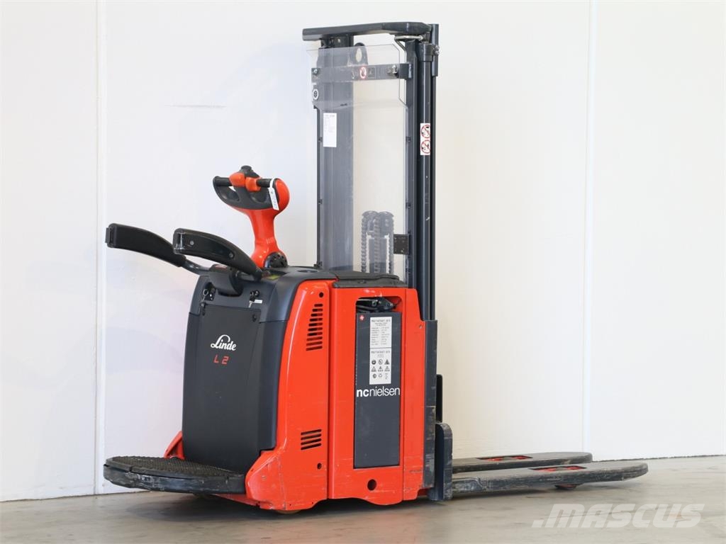 Linde L12AP/133-01 Παλετοφόρα πεζού χειριστή με ιστό