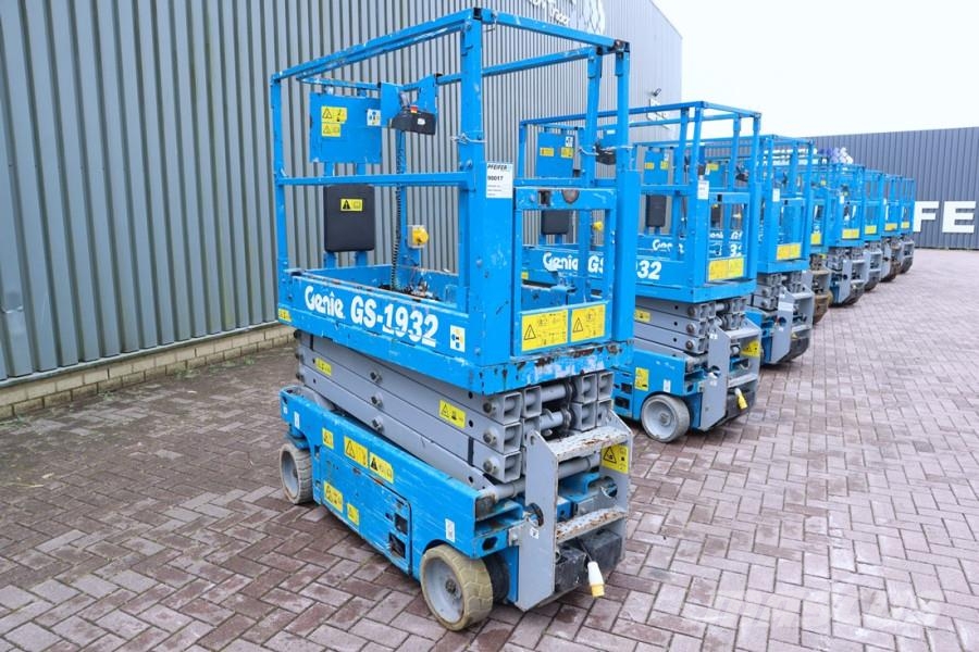 Genie GS1932 Electric, Working Height 7.8 m, 227kg Capac Scissor lifts