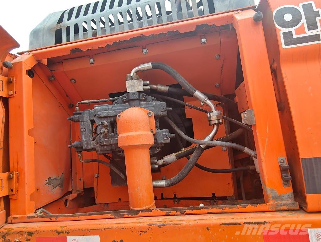 Doosan DX 340 LCA حفارات زحافة