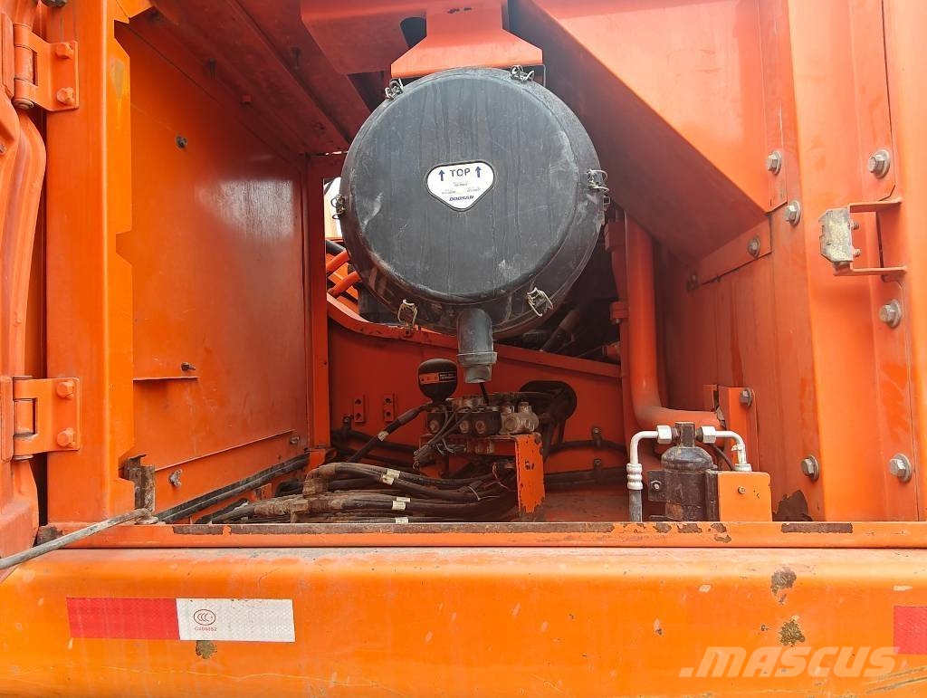 Doosan DX 340 LCA حفارات زحافة