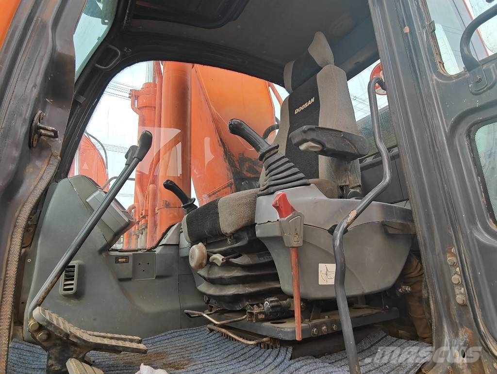 Doosan DX 340 LCA حفارات زحافة