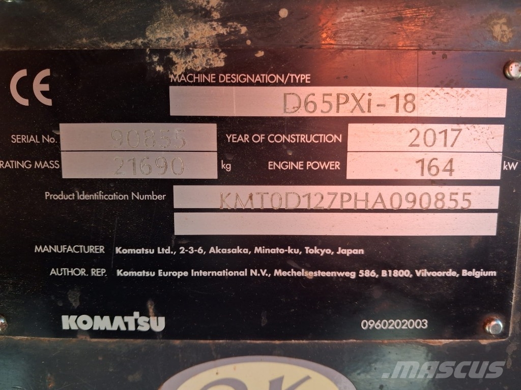 Komatsu D65PXI-18 بلدوزرات مجنزرة