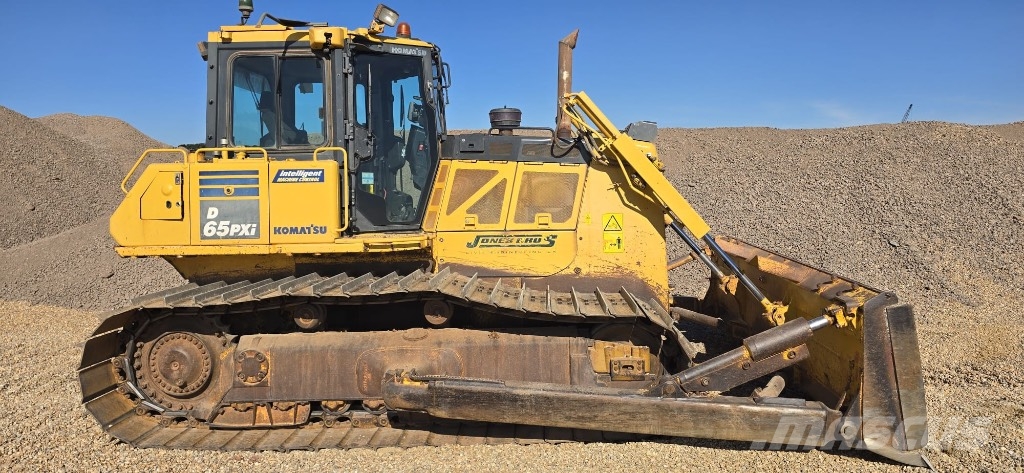 Komatsu D65PXI-18 بلدوزرات مجنزرة