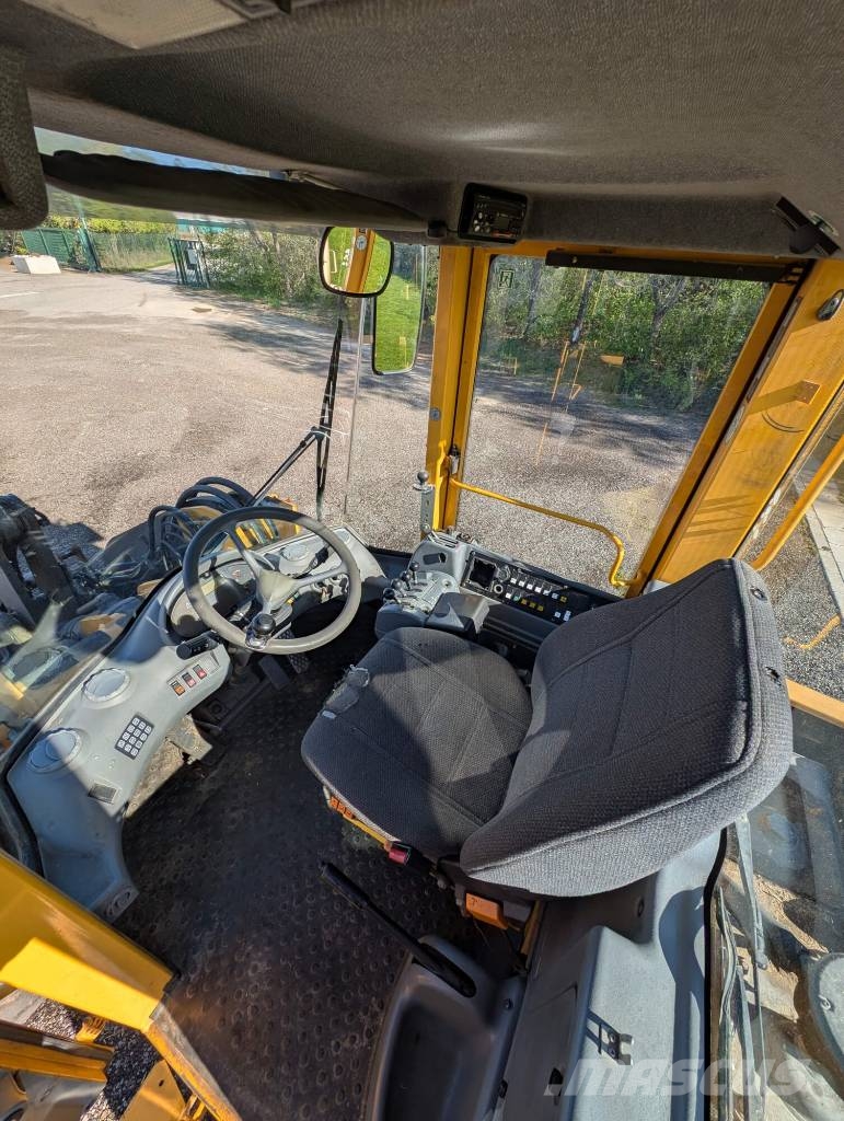 Volvo L 70 D لوادر بعجل