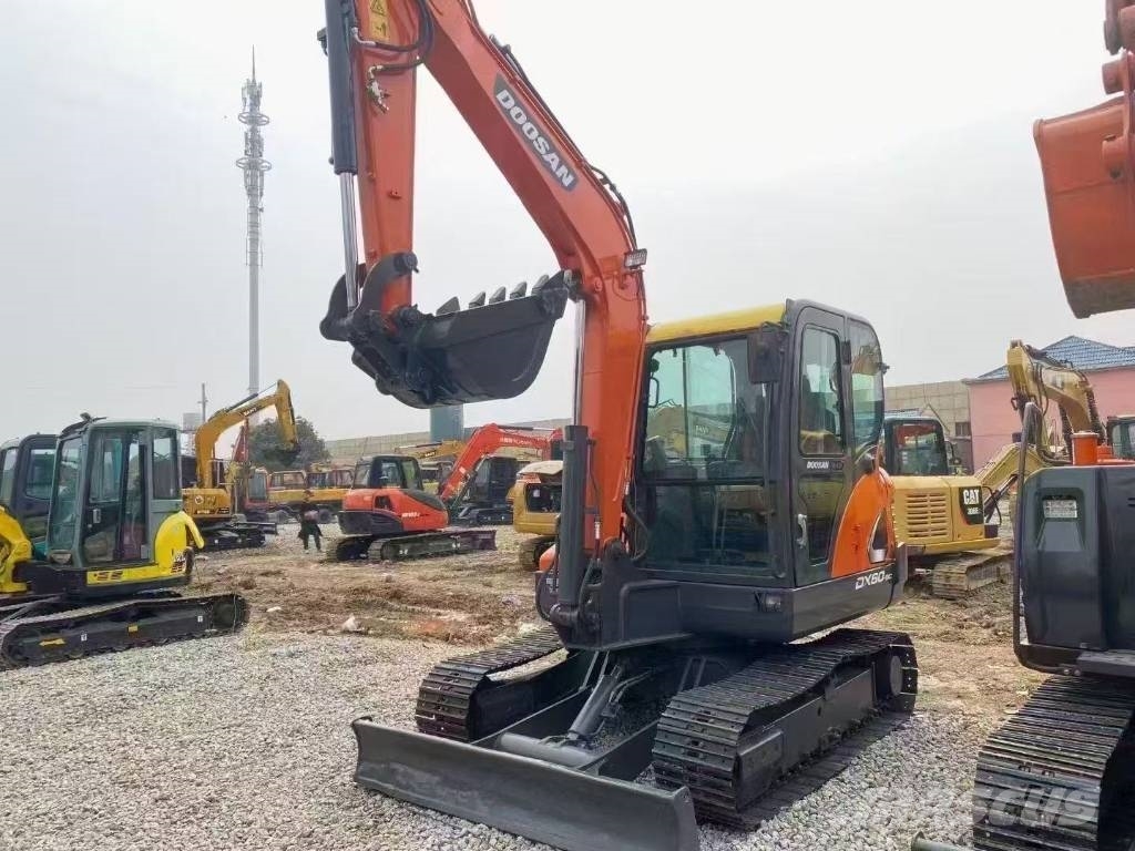 Doosan DX 60 حفارات زحافة
