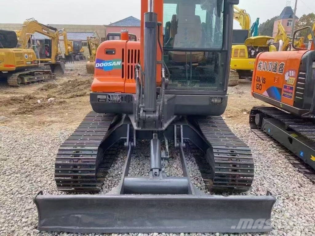 Doosan DX 60 حفارات زحافة