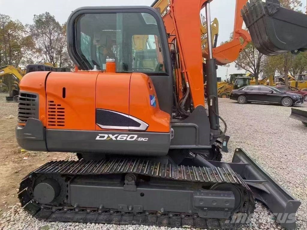 Doosan DX 60 حفارات زحافة
