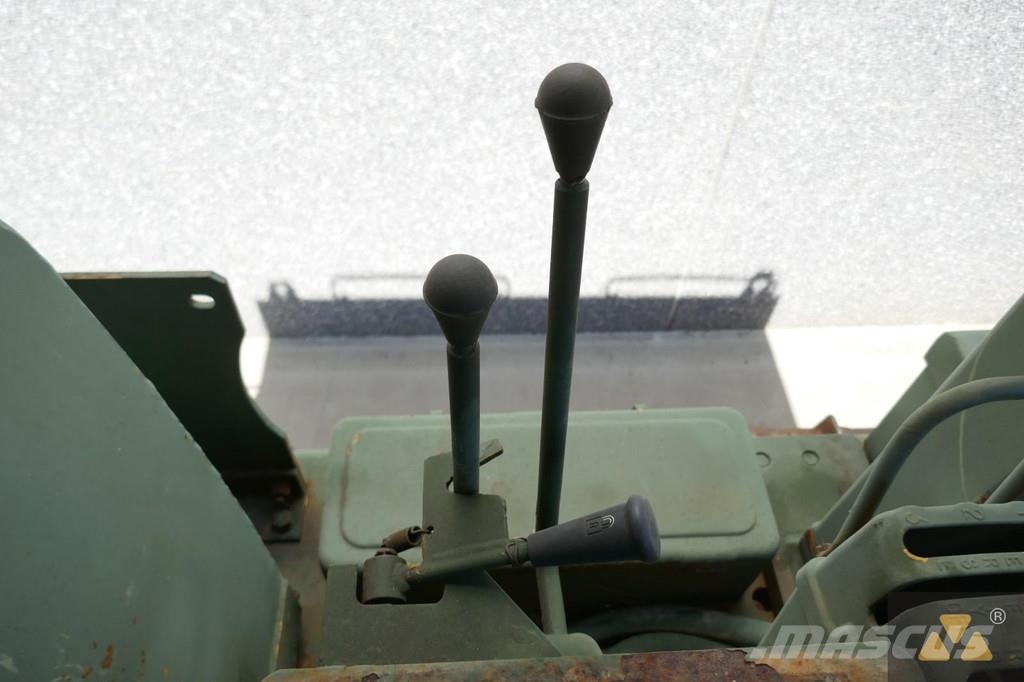 CAT D7F Ex-army 크롤러 도저