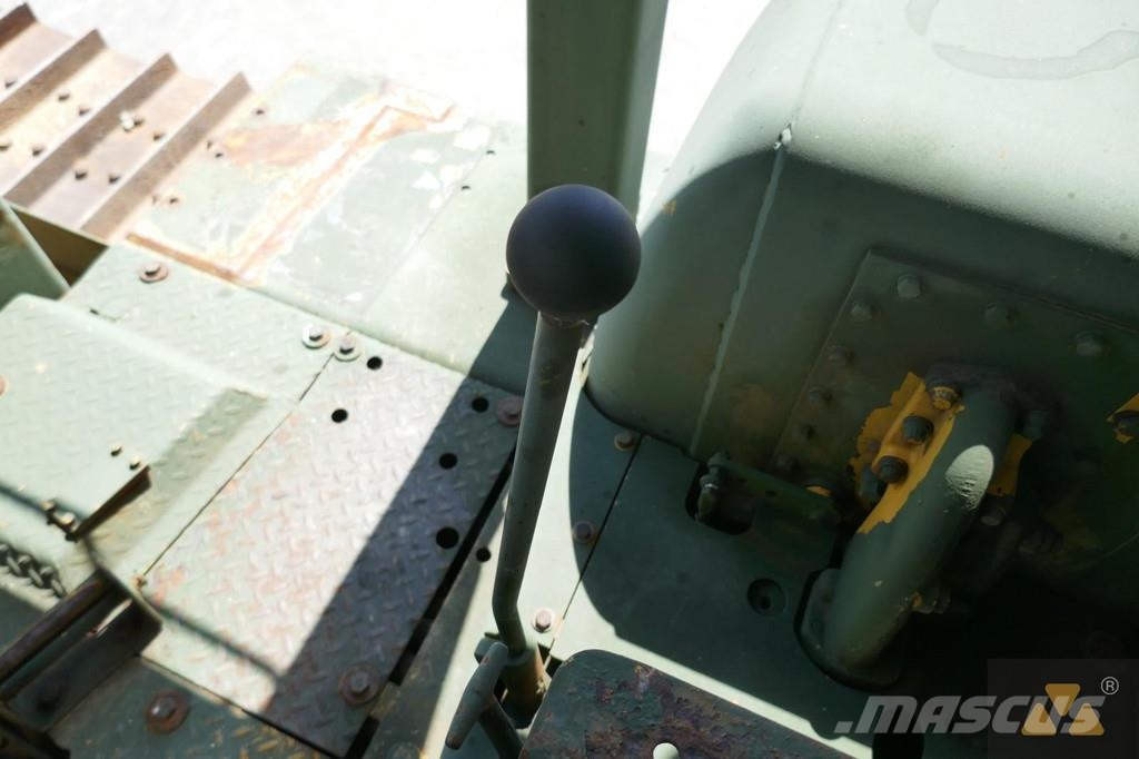 CAT D7F Ex-army 크롤러 도저
