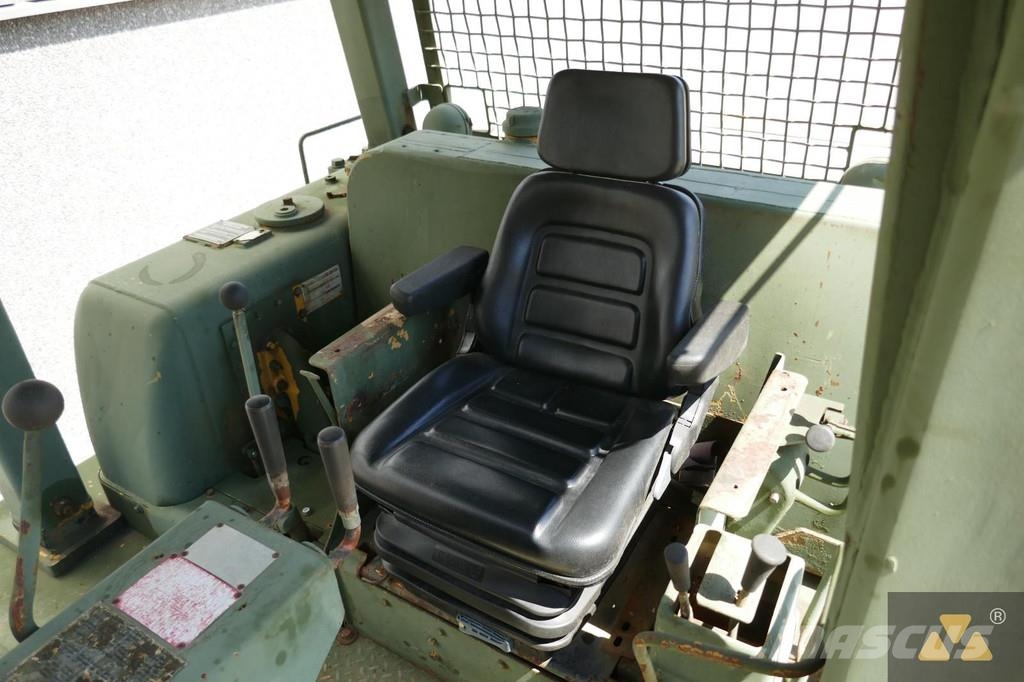 CAT D7F Ex-army 크롤러 도저