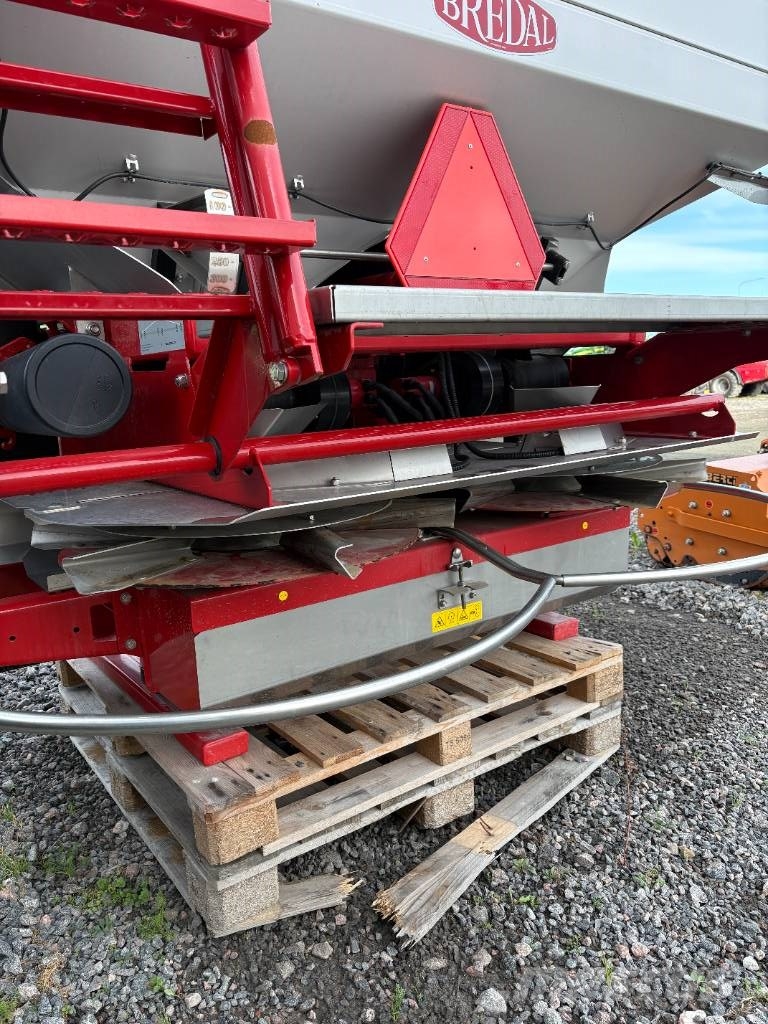 Bredal F4 4000L GÖDSELSPRIDARE HYDR. DRIFT Розсіювач мінеральних добрив